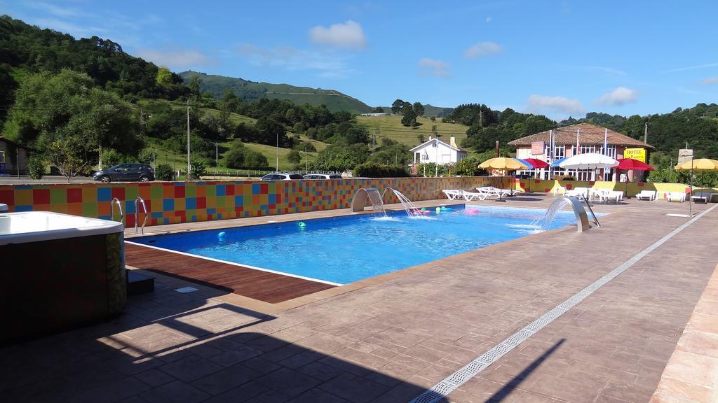 Conjunto Hotelero La Pasera Soto De Cangas Exterior photo