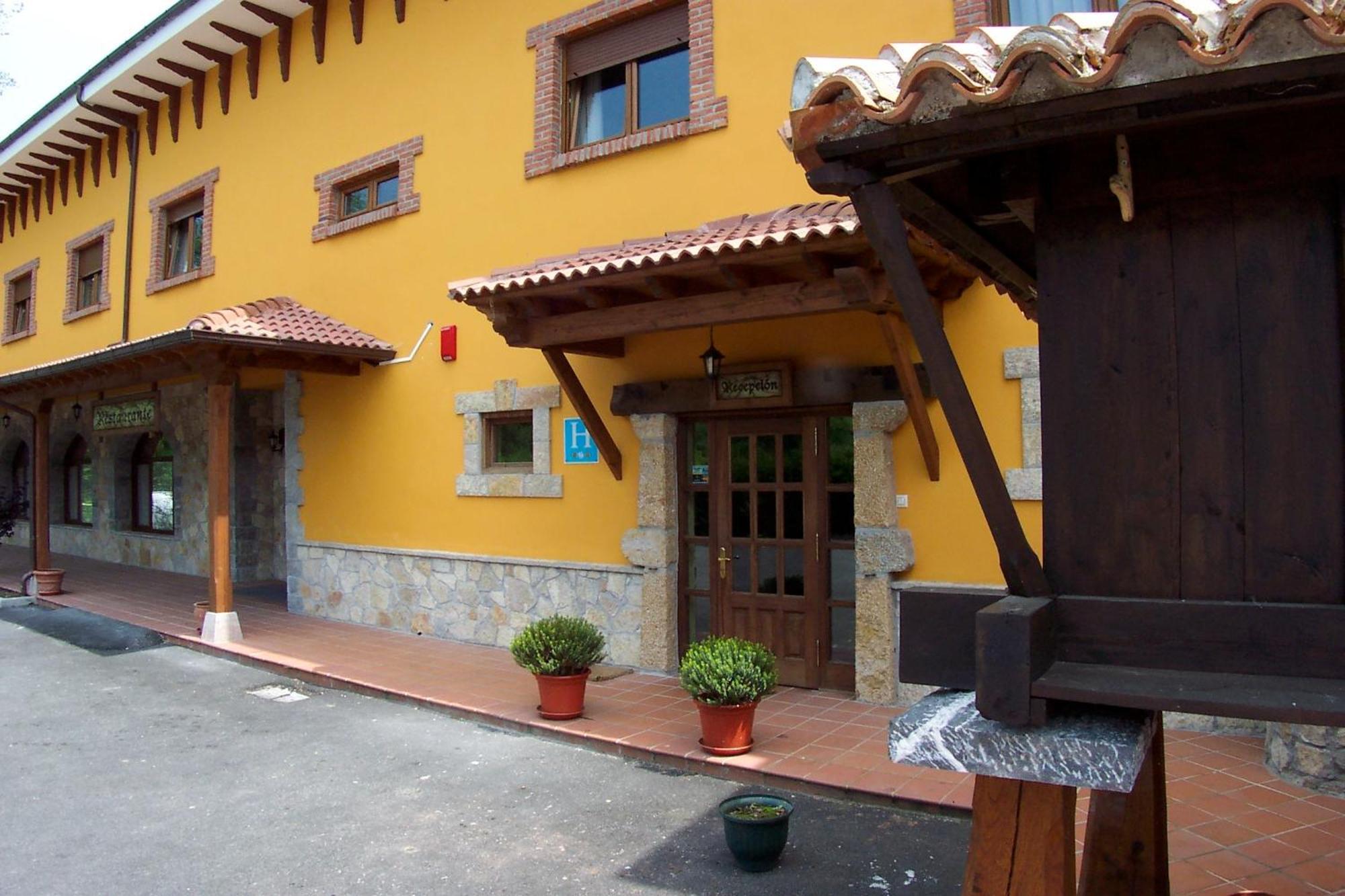 Conjunto Hotelero La Pasera Soto De Cangas Exterior photo