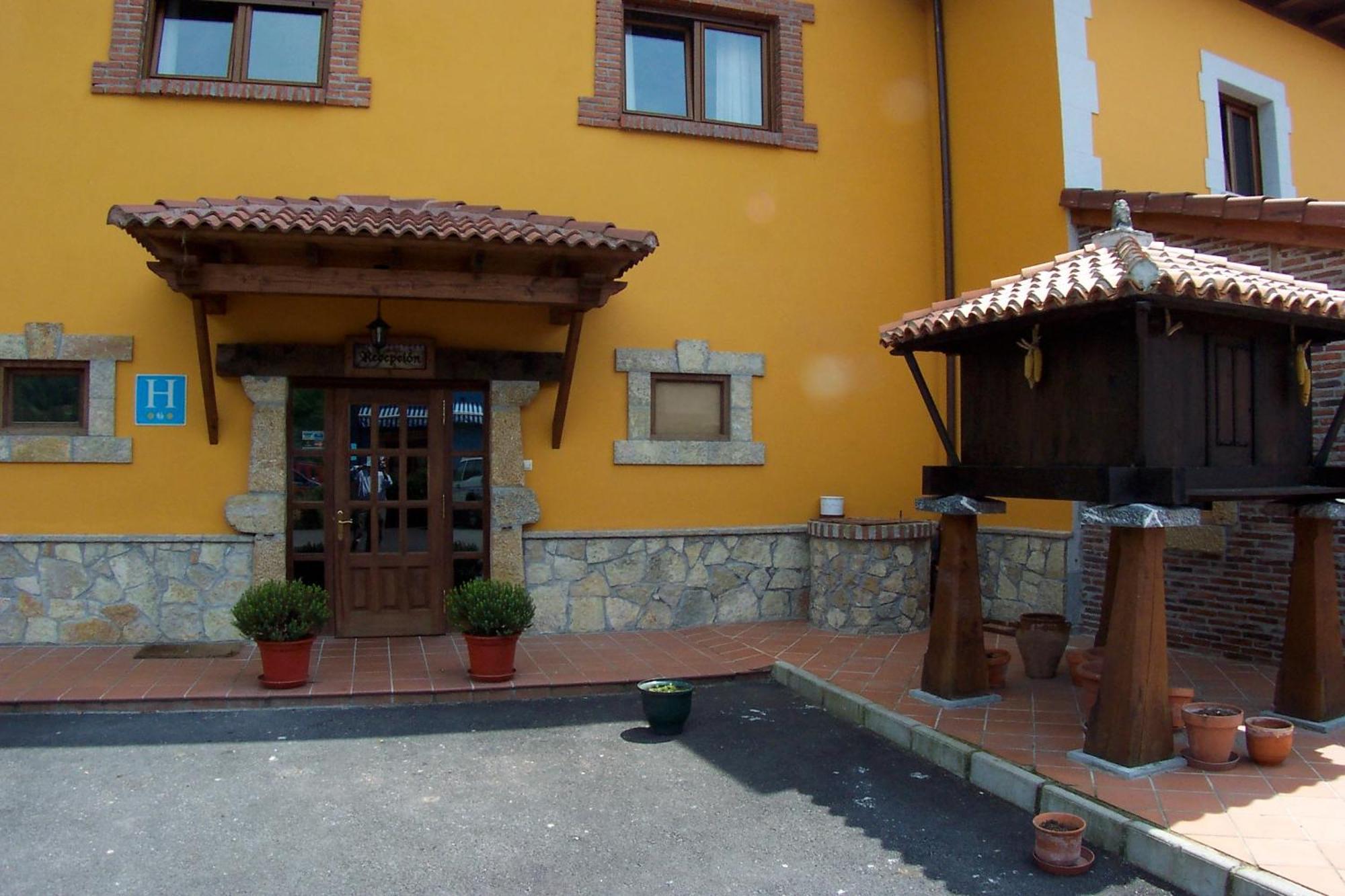 Conjunto Hotelero La Pasera Soto De Cangas Exterior photo